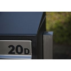 Huisnummer inclusief beplakken op postkastsysteem Allux Brick